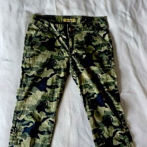 Camo Capri pants Size 9